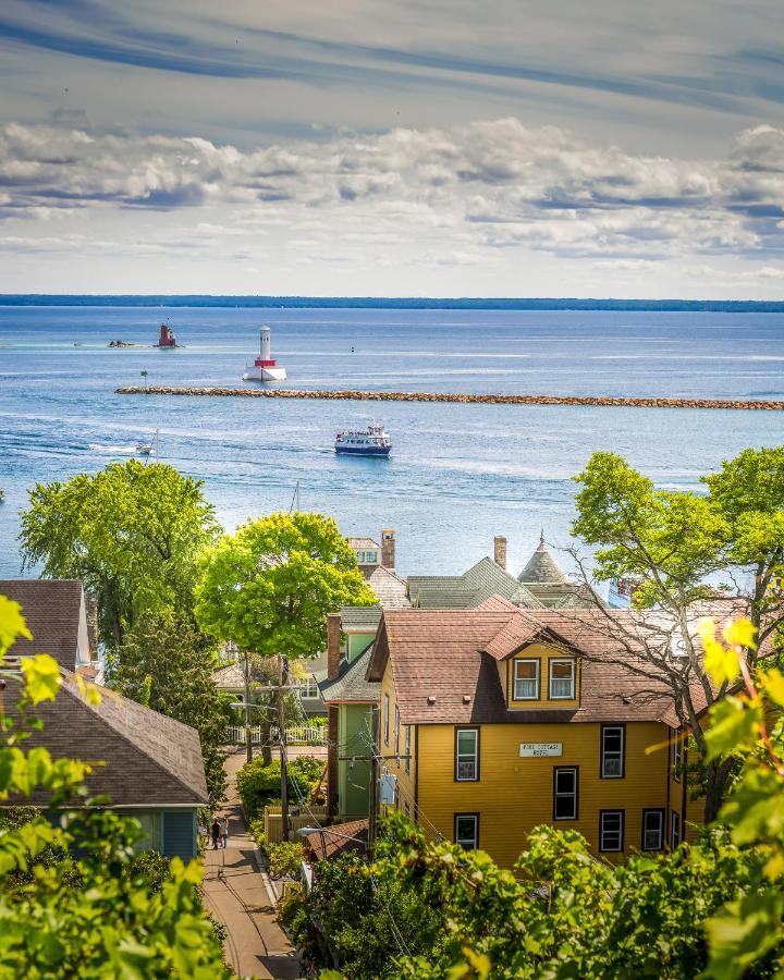 Pine Cottage Bed & Breakfast Mackinac Island Exterior foto